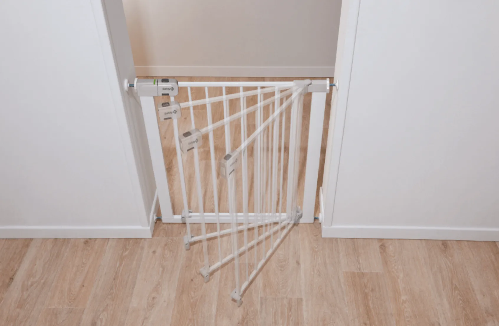Safety 1st Auto Close Baby Gate - Pre Order